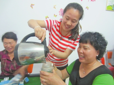 女研究生南陽創辦社工服務中心:讓社工服務“遍地開花”