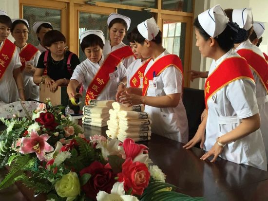 哈醫大四院護理專家團隊開展“走進福利院·關愛老年人健康”大型義診活動