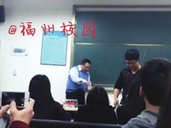 福州“另類”文化課老師:課堂上給學生做蚵仔煎