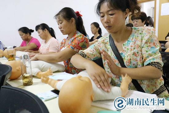 月嫂是怎樣“練”成的？