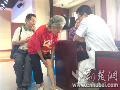 湖北醫學領軍人才為老年人傳授呵護心臟長壽秘