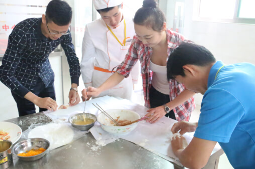 海南新東方烹飪學(xué)校大師公開(kāi)課第二期 “美食的誘惑”