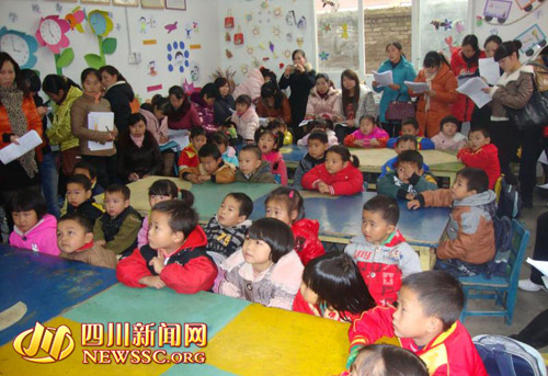 宜賓縣：健康導(dǎo)航幼教課堂 再展幼師才藝風(fēng)采