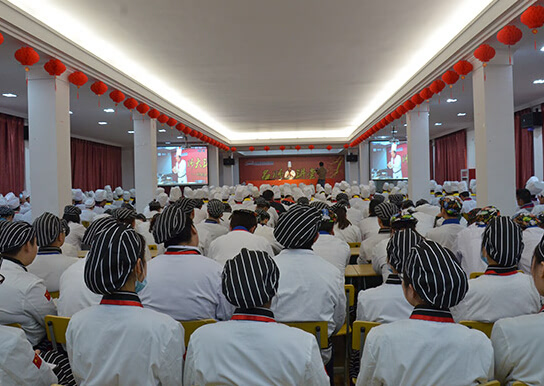 上海新東方烹飪學(xué)校：國宴大師來校授課 美味菜肴香滿園