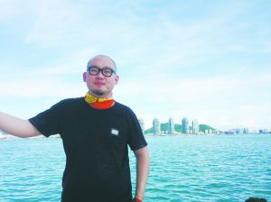 一批小體量、非常規的新興業態正在成為購物中心新寵。以烘焙起家的曼思歡樂廚房(以下簡稱“曼思”)集合了中西餐、東南亞餐等廚藝課程。曼思創始人陳思在接受北京商報記者專訪時表示,起初選址不理想使第一家店生意一般,但經過兩年探索找到了感覺。未來曼思歡樂廚房所有店基本都會開在購物中心,一線城市的社區購物中心是廚房類生活業態最好的寄居地。