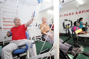 社區(qū)老年人在中心鍛煉身體