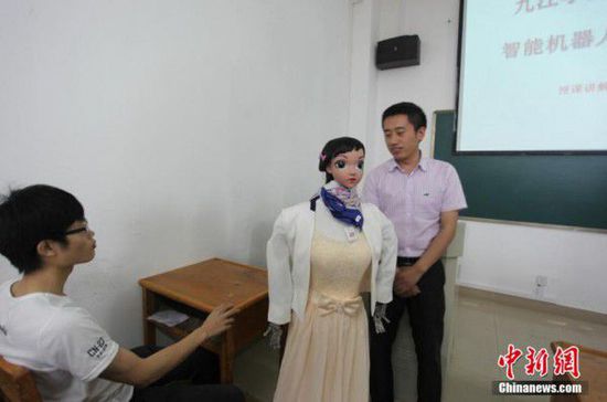 [多圖]江西九江一高?，F“美女機器人”講課