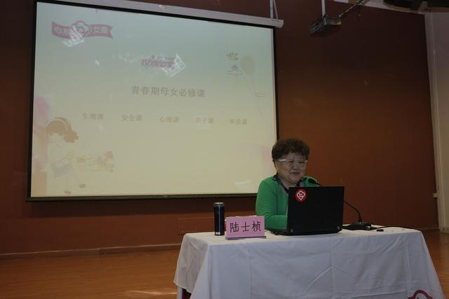今年首場(chǎng)“女生第一課•玫瑰課堂”開講