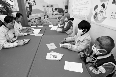 為圓娃娃上學(xué)夢病房設(shè)立小課堂