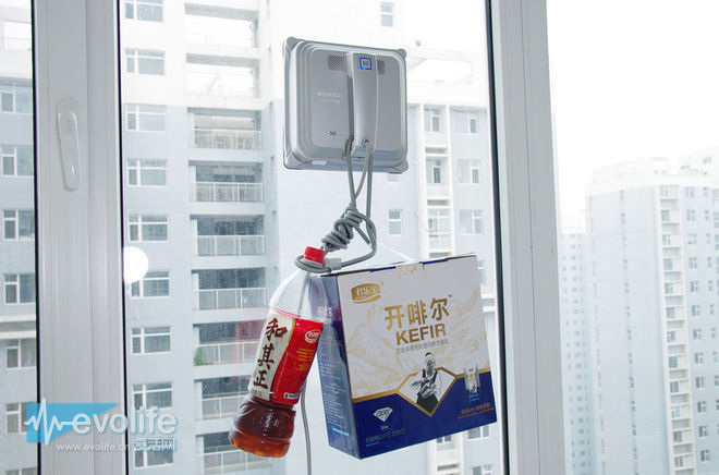 高層擦窗大PK,科沃斯機器人完勝家政工