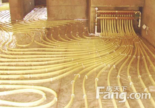 小編為你解答:地暖安裝價格,地暖每平安裝價格 地暖是現代生活中,非常常見的一種家庭的采暖方式,能夠有效的提供暖氣,讓房屋變得暖和,給家庭生活增添了色彩,最近很多新裝修的朋友都想知道地暖安裝價格,地暖每平安裝價格,所以今天我們就讓為大家詳細的介紹:地暖安裝價格,地暖每平安裝價格。 地暖每平安裝價格,是新安裝住戶們極度關注的一個話題,也是現代市場上,人們最為熱議的一個話題,我們了解到:地暖的安裝不同于其他的采暖裝置,它是一種隱藏安裝在地板下面的采暖系統,對安裝人員的安裝技術要求較高,不過正是因為這種安裝方式,才使得其采暖非常舒適。不過相較于地暖的安裝和效果,大多數用戶更關心的是地暖價格,我們來詳細的了解下吧。 電地暖安裝價格 1、與水暖相比的價格 而電地暖的其他部門就是溫控器,攤下來不會有太大的出入,幾乎相稱。所以地暖價格比較一定要比較總的報價,而不是單位報價,在比較時可以先了解一下電地暖,水地暖的各自的系統構成。當然,最后的總的報價電地暖可能和水地暖差未幾,但是電地暖的后期支出要遠遠小于水地暖。 2、地暖每平米價格。 目前一般每平米的鋪設設功率在100-110瓦,衛生間的功率一般在120瓦左右。還有一個是溫控器,統一個牌子,型號,不同的經銷商也有可能價格相差良多。所以電地暖安裝價格的比較主要看發燒材料、每平米鋪設功率和溫控器這三點,輔材只要是地暖專用的都差未幾。 3、地暖整套系統價格。 作為一整套系統,地暖不僅僅只是一套采暖設備,它還包括系統價格、設計、安裝、維護和售后服務。從電地暖安裝價格和水地暖安裝價格來看,地暖每平米安裝價格相差不大,一套100㎡的屋子地暖價格差未幾在2萬元左右,您可以根據自己喜歡的品牌選擇不同地暖系統套餐,也可以根據自己的需要提出個性化定制方案,輕松實現高性價比地暖系統選購,享受恬靜、健康、時尚的地暖糊口! 地暖的優勢 1、舒適健康 地暖是目前為止最具舒適性的一種采暖方式,室內地表溫度均勻,室溫由下而上逐漸遞減,給人腳暖頭涼的舒適感,符合我國傳統醫學“溫足涼頂”的健身理論;另外,由于地暖采暖熱空氣自然上升,沒有空氣攪動,不易造成污濁空氣對流,室內空氣潔凈,衛生清潔。 2、節省運行費用 地暖較對流供暖方式熱效率高,熱量集中在人體受益的高度內;傳送過程中熱量損失小,較其它供暖設備節能約20%,也就節省運行費用20%。低溫地面輻射供暖可實行分戶分室控制,用3、熱穩定性好 地暖的地面層及混凝土層有強大的蓄熱能力,在間隙供暖的條件下,室內溫度變化緩慢,感覺很自然,不會出現因升溫過快而有的不舒適感。 以上就是對地暖安裝價格,地暖每平安裝價格的相關介紹,希望能夠給你帶來幫助,地暖使用價格低,節省空間,有效使用年成長,因此得到了廣大用戶的喜愛。