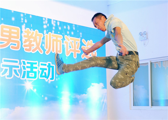 最有風范男教師評選：能教課會種菜善廚藝