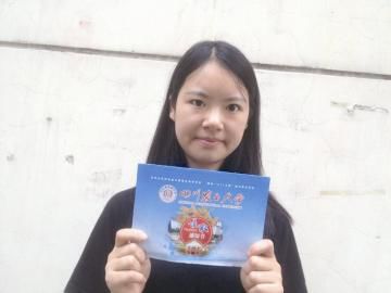 收到大學錄取通知書，羅瑞喜憂參半。