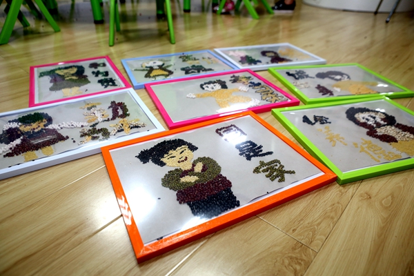 長沙:暑假課堂萌娃學夢娃 作豆畫傳福扇 唱響童心中國夢