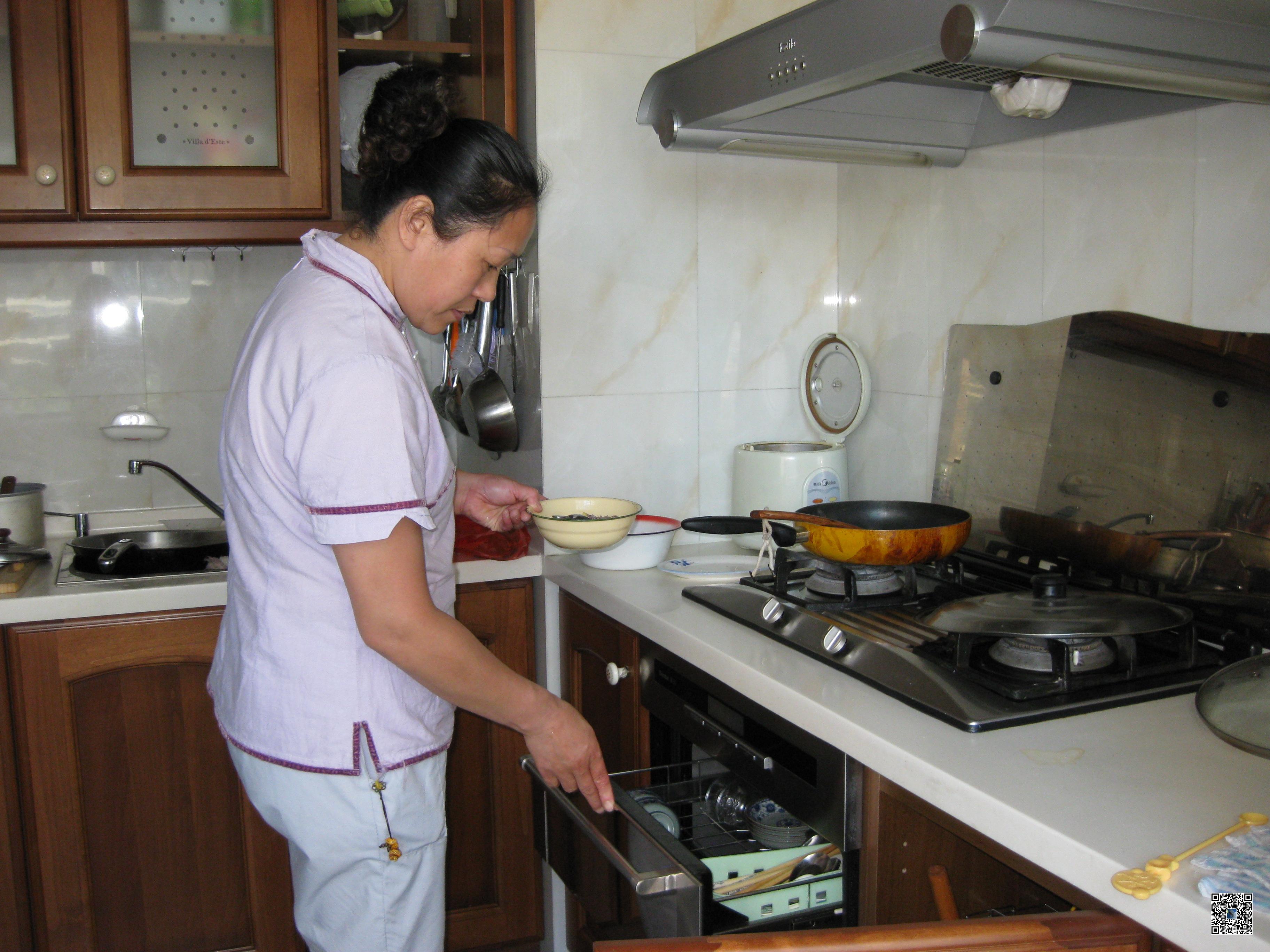 不喜歡保姆住家_招聘住家陪床保姆一名_上海不住家保姆,一般月薪多少