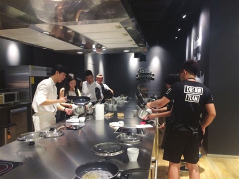 不求贏利 但求引人氣 “餐廚藝術課”開進百貨商場