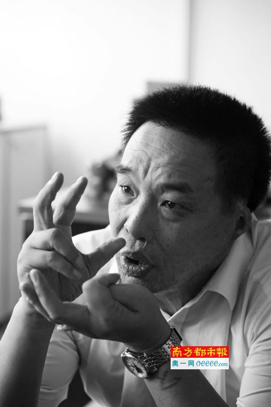 “淘家政”創(chuàng)始人唐澤武，連續(xù)兩屆出任東莞家政行業(yè)協(xié)會(huì)的常務(wù)副會(huì)長(zhǎng)。南都記者