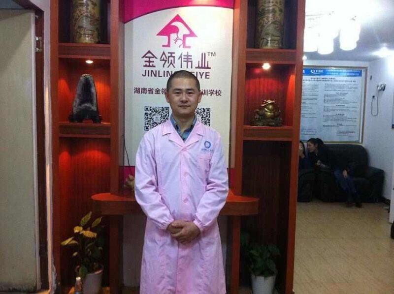 【千萬神秘男富豪，竟做催乳師】