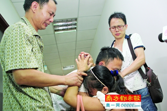 深圳：三歲兒子家門口被拐 父母苦尋20年終團(tuán)圓