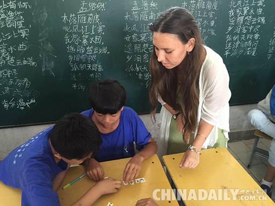 “最美英語教師”報(bào)道追蹤三:請來外國志愿者,免費(fèi)輔導(dǎo)留守兒童