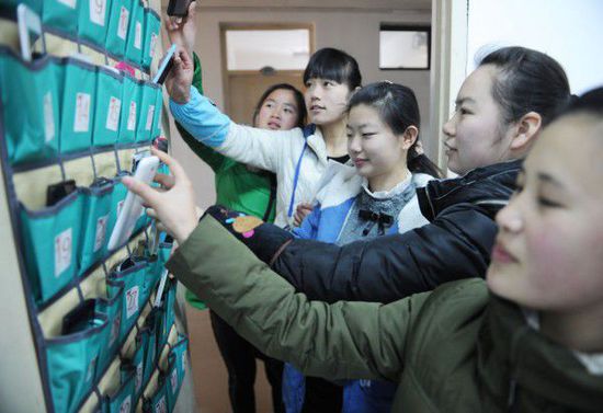 20141225063334222.jpg 安徽亳州:大學校園探索實施“無手機課堂”制度