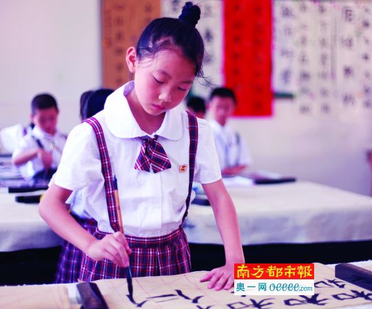 玉律小學(xué)開展豐富多彩的藝術(shù)課程。