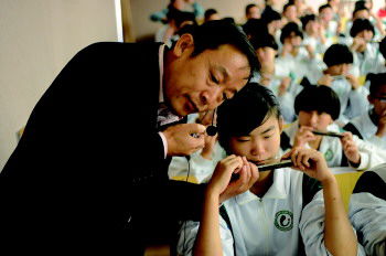 課堂傳來口琴聲,特色課程進“鋼中”