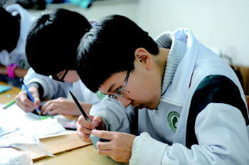 課堂傳來口琴聲,特色課程進“鋼中”