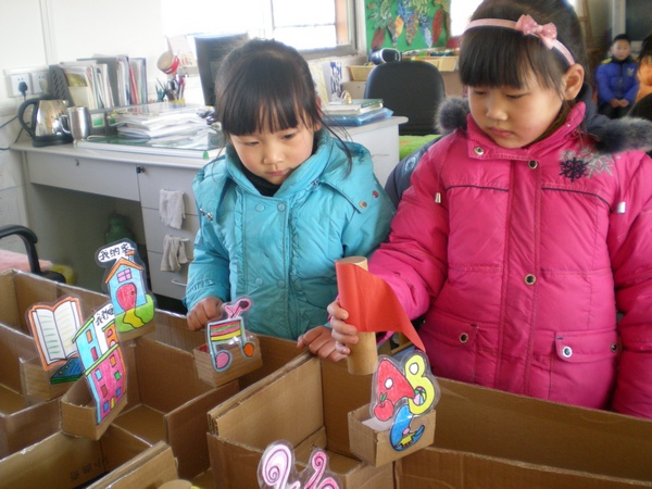 坊幼大班的老師們利用孩子們最喜歡的區域游戲,通過有趣的