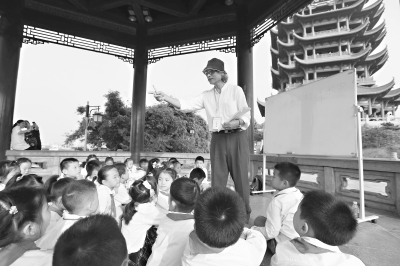 臺(tái)灣詩(shī)人林煥彰走進(jìn)黃鶴樓詩(shī)詞課堂為孩子們講