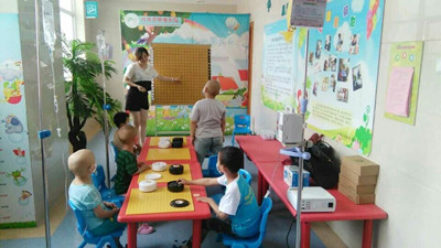 關愛白血病兒童 河南省腫瘤醫院“病房課堂”別開生面