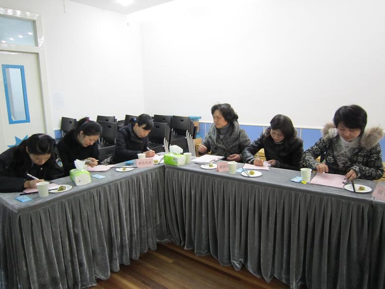 南陽實幼舉行第四屆 營養(yǎng)員廚藝大比武 活動