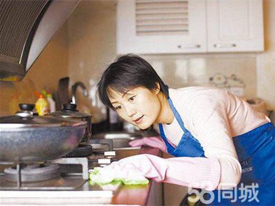 3、急招住家保姆照顧陪護(hù)老人:想找一個(gè)住家保姆來(lái)照料家里的老人